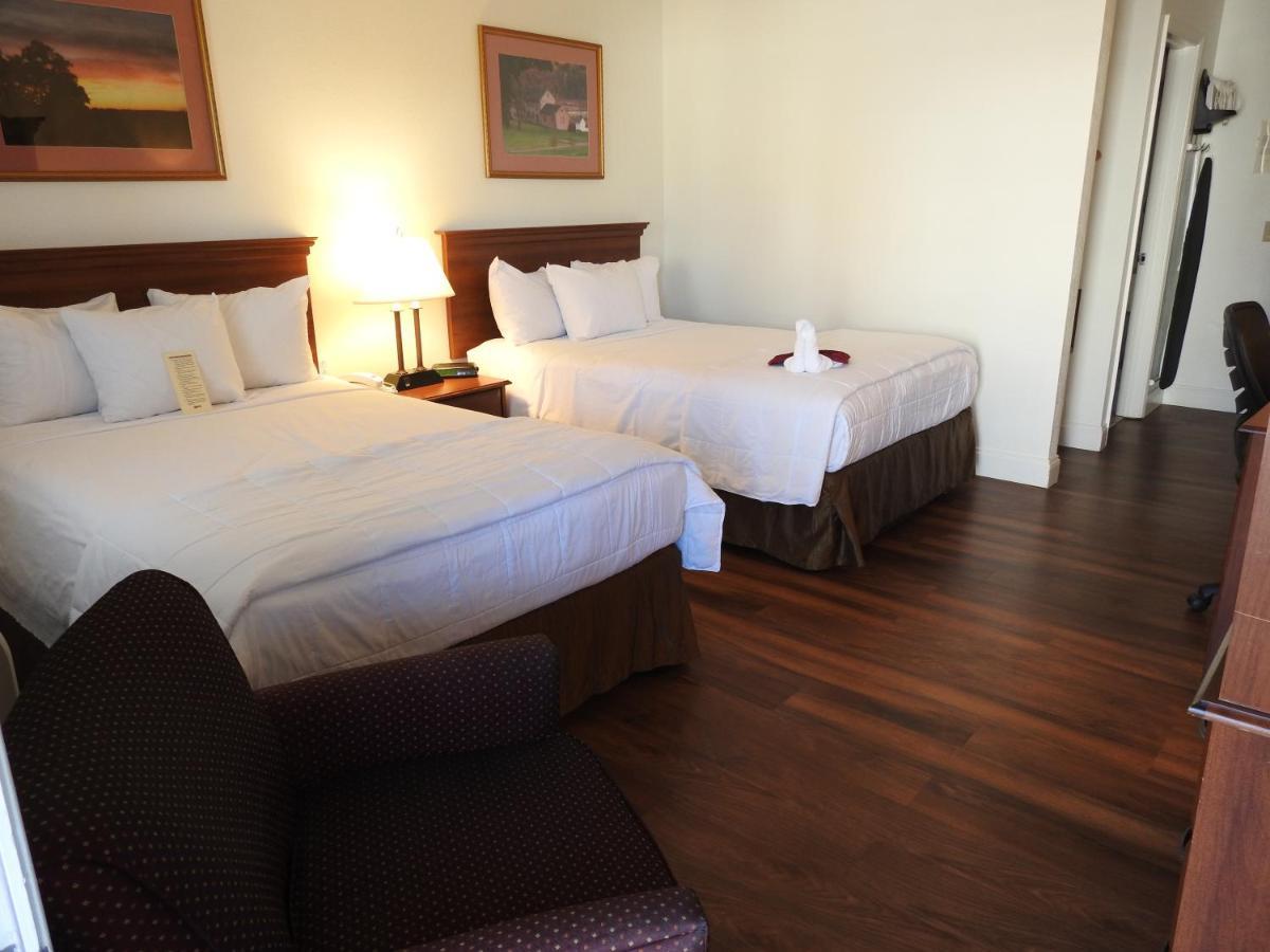 At Cemetery Hill Hotel 2*